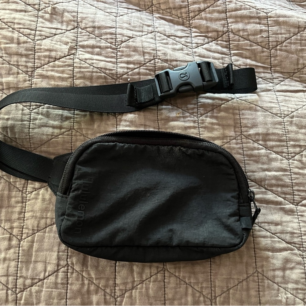 NWT Lululemon Mini Belt Bag